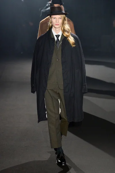 Look 50